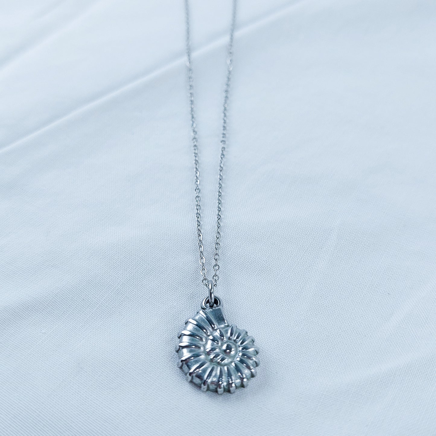 Colar de Aço Inoxidável com Amonite